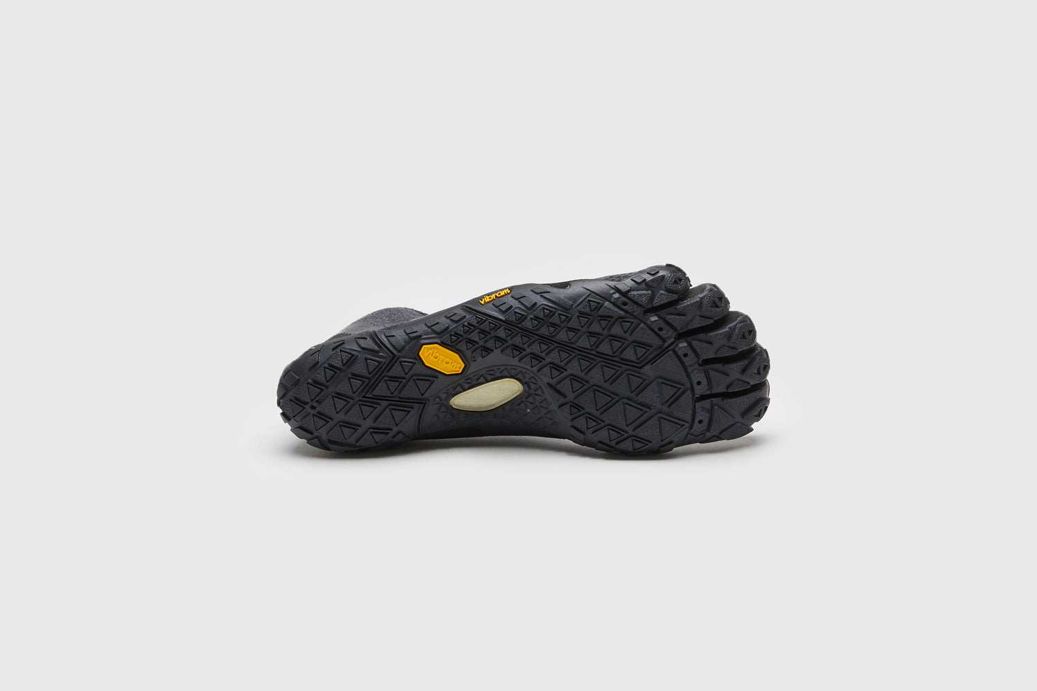 SUICOKE NIN-LO shoes with black nylon upper, black midsole and sole, strap and logo patch. From Spring/Summer 2023 collection on eightywingold Web Store, an official partner of SUICOKE. S20WLC BLACK
