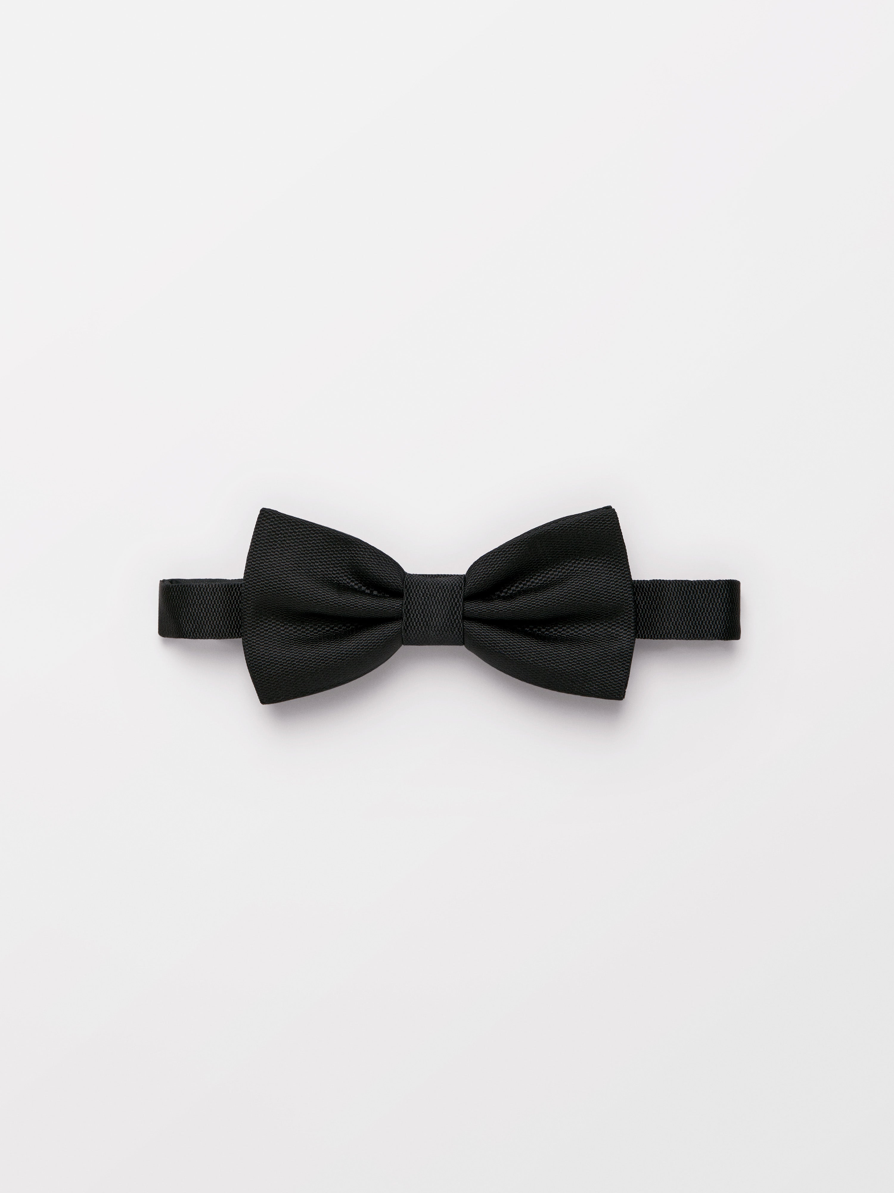 Tiger of Sweden Boaz Pre-Knotted Bowtie in Black U67800005Z  | eightywingold