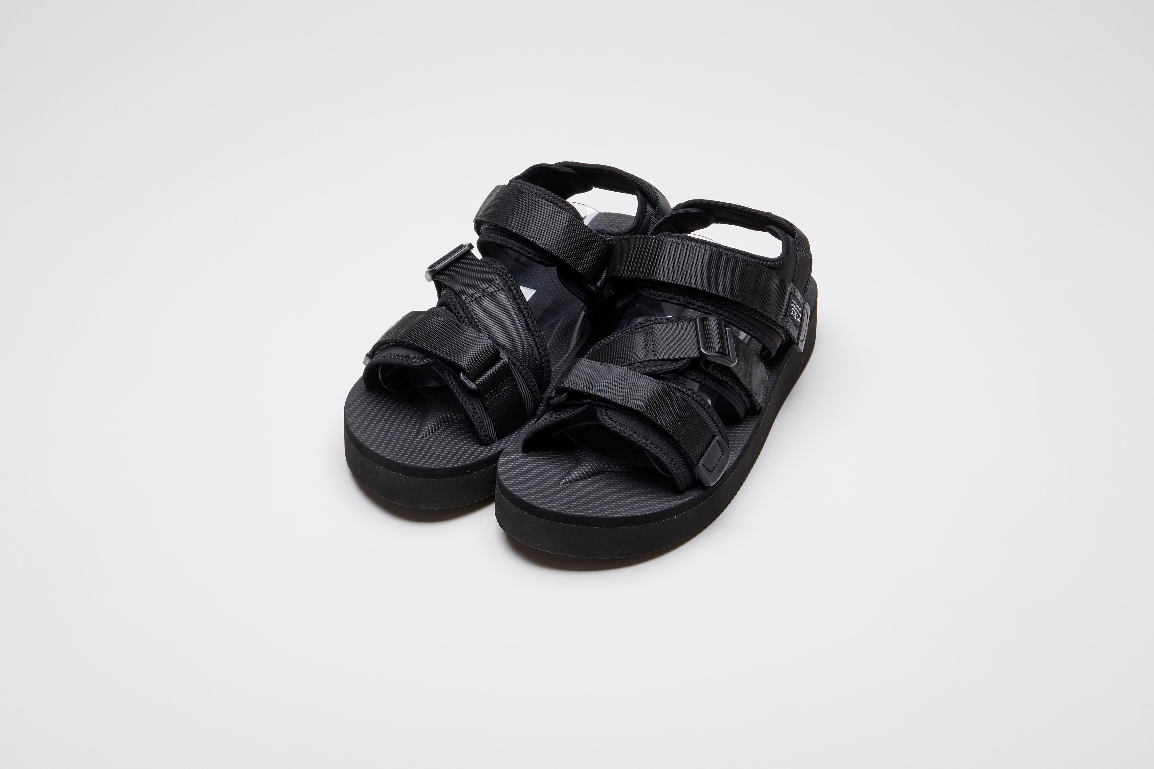 SUICOKE KISEE-PO sandals with black nylon upper, black midsole and sole, strap and logo patch. From Spring/Summer 2023 collection on eightywingold Web Store, an official partner of SUICOKE. OG-044PO BLACK