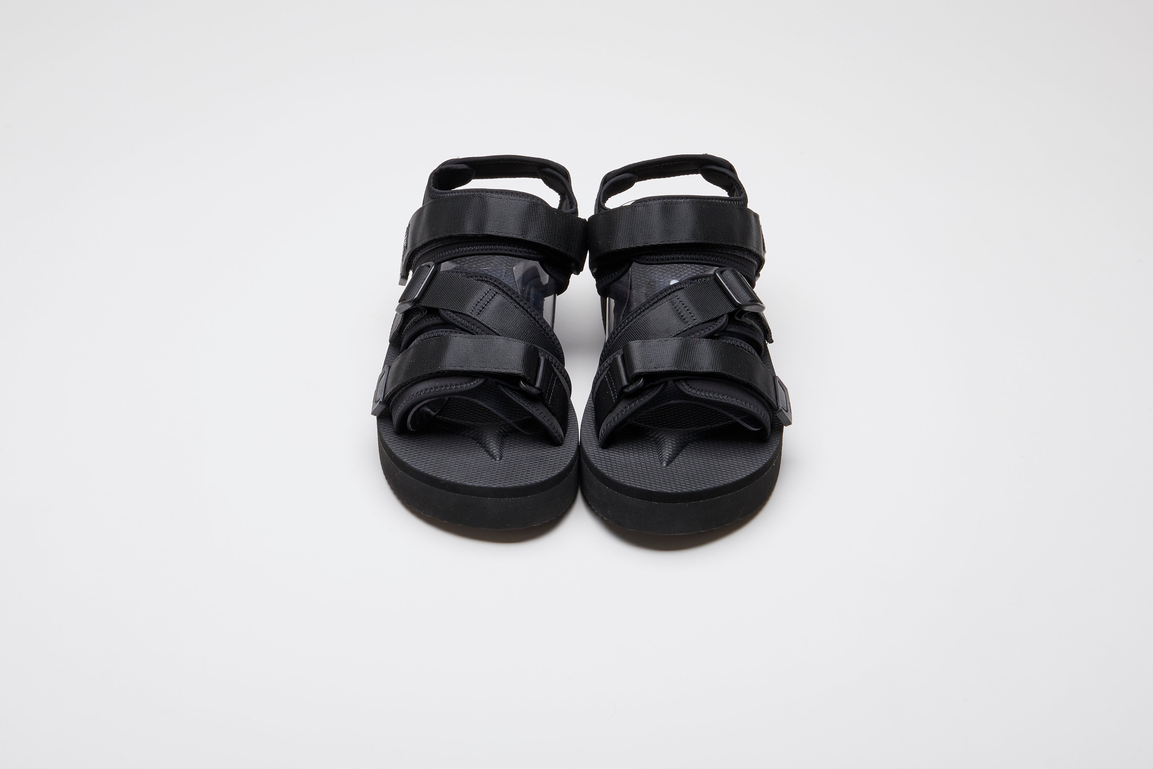 SUICOKE KISEE-PO sandals with black nylon upper, black midsole and sole, strap and logo patch. From Spring/Summer 2023 collection on eightywingold Web Store, an official partner of SUICOKE. OG-044PO BLACK