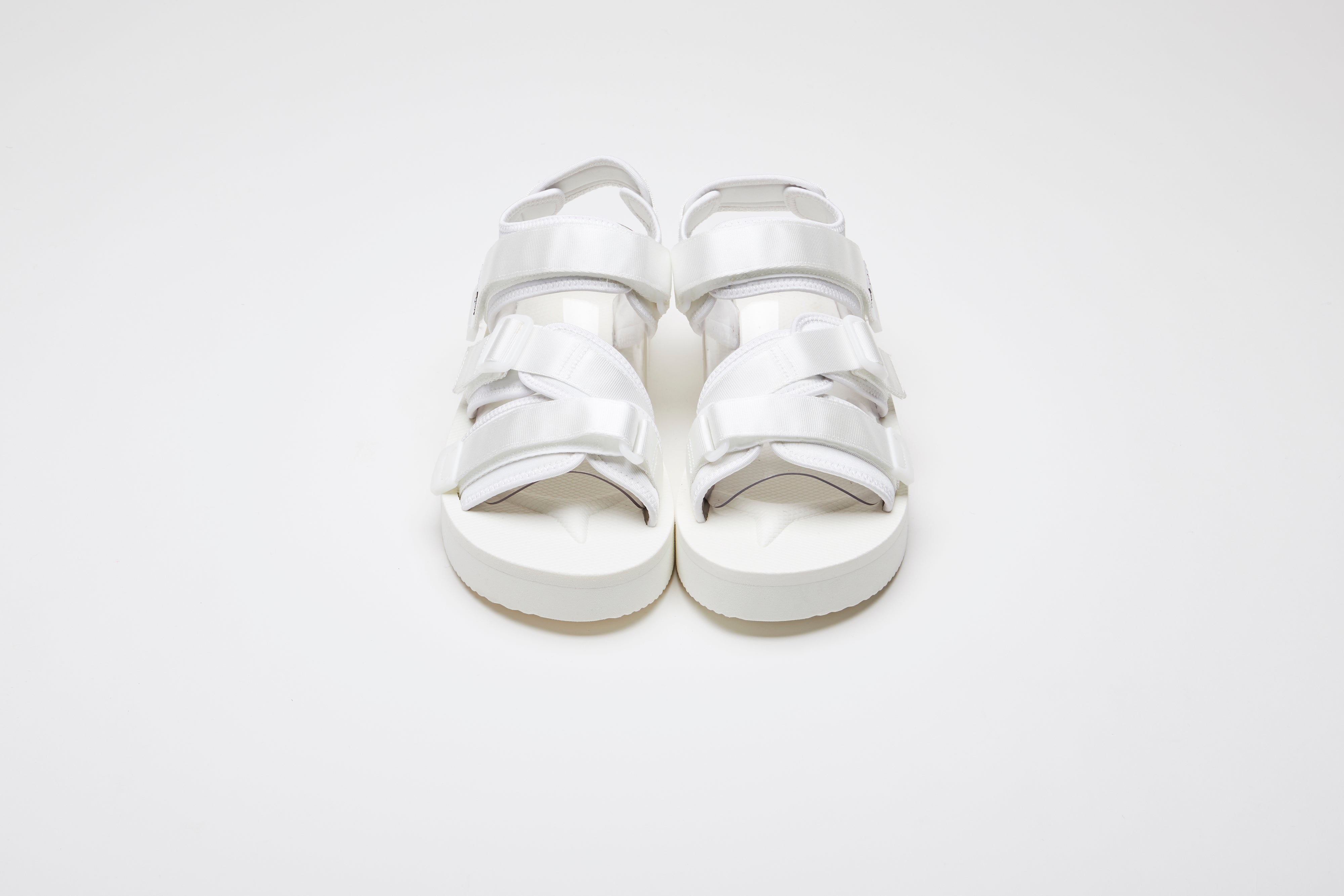 SUICOKE KISEE-PO sandals with white nylon upper, white midsole and sole, strap and logo patch. From Spring/Summer 2023 collection on eightywingold Web Store, an official partner of SUICOKE. OG-044PO WHITE